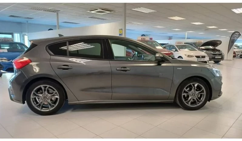 
								Ford Focus ST-Line Ecoboost full									