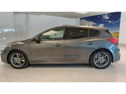 
										Ford Focus ST-Line Ecoboost full									