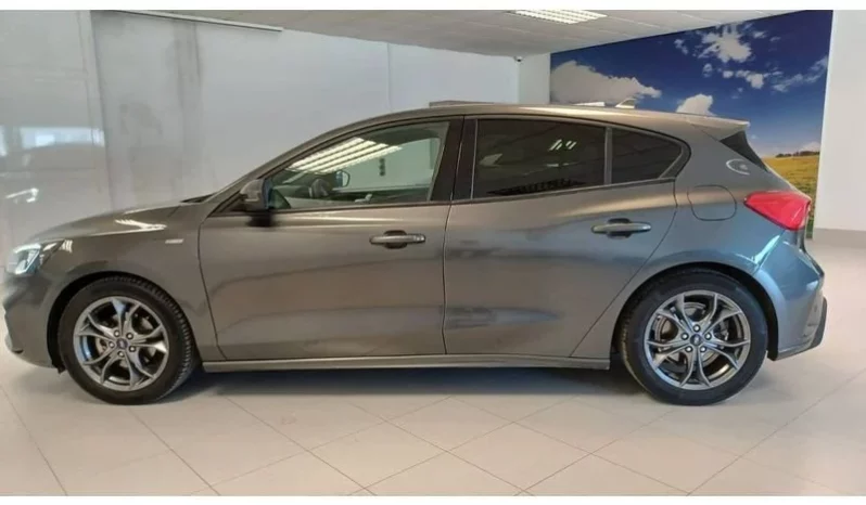 
								Ford Focus ST-Line Ecoboost full									