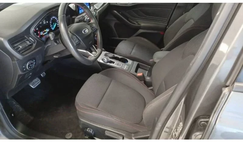 
								Ford Focus ST-Line Ecoboost full									