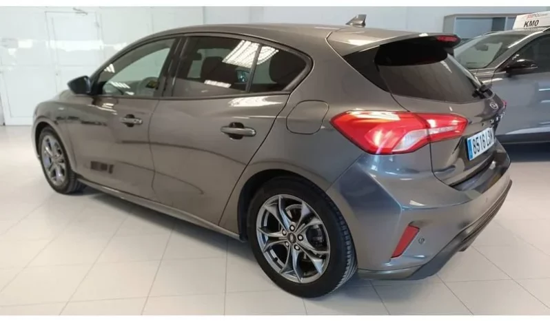 
								Ford Focus ST-Line Ecoboost full									
