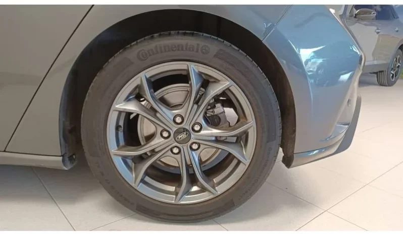 
								Ford Focus ST-Line Ecoboost full									