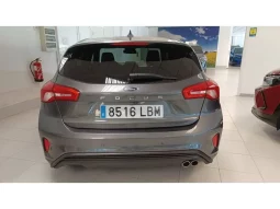 
										Ford Focus ST-Line Ecoboost full									