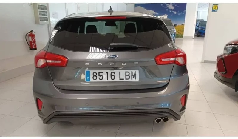 
								Ford Focus ST-Line Ecoboost full									