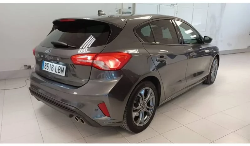 
								Ford Focus ST-Line Ecoboost full									