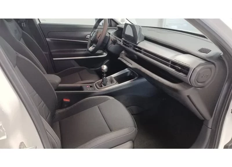 
								Peugeot 208 Allure full									