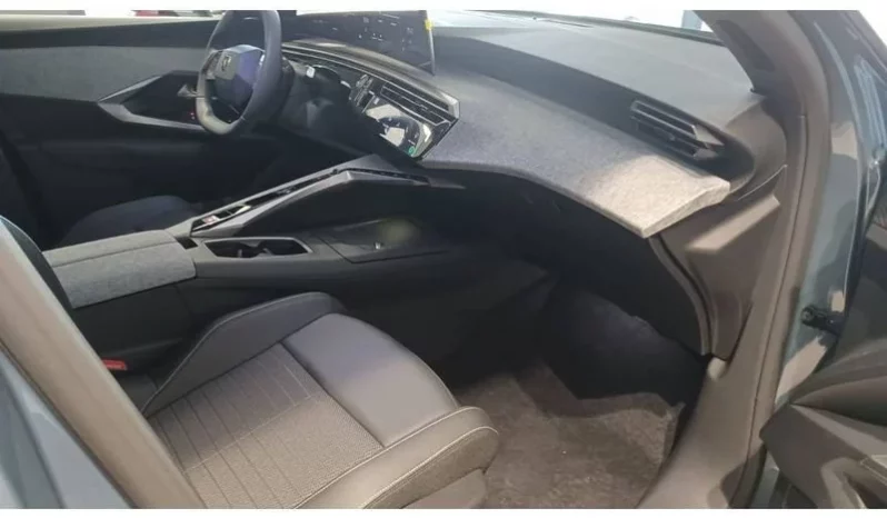 
								Peugeot E-3008 Allure full									