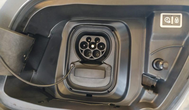 
								Peugeot E-2008 GT full									