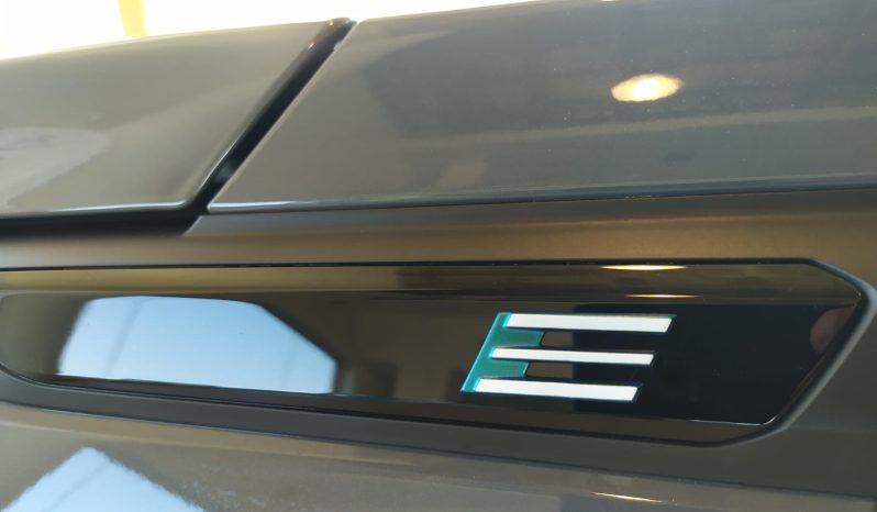 
								Peugeot E-2008 GT full									